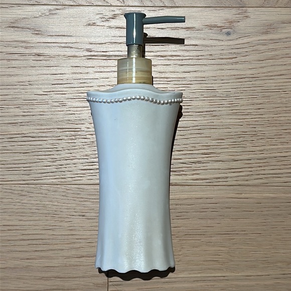 Bed, Bath & Beyond Soap Dispenser & Toothbrush Holder - Picture 3 of 8